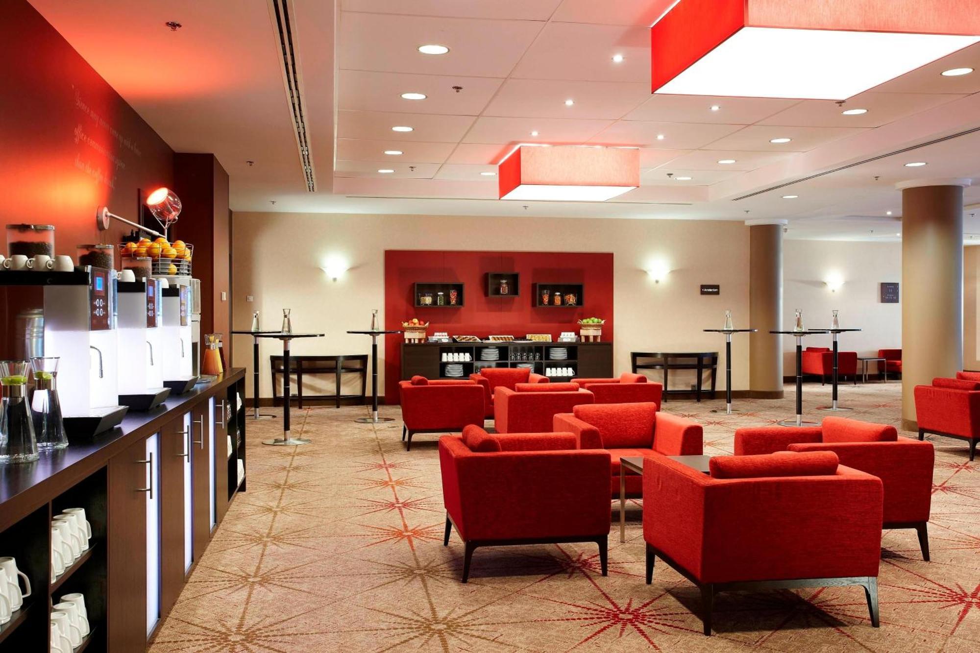 คอร์ตยาร์ด บรัสเซลส์ Hotel ดีเชม ภายนอก รูปภาพ